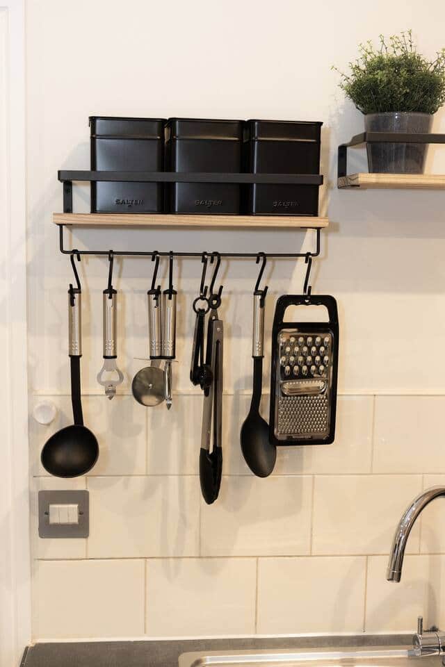 Kitchen equipment and utensils in Apartment 2